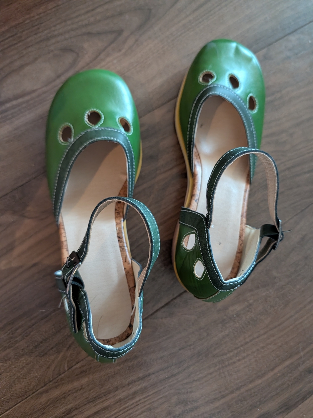 Mary Jane Cutout Ankle Buckle Strap Block Heel Sandals | Size 38 (7) | Green - Picture 11 of 15